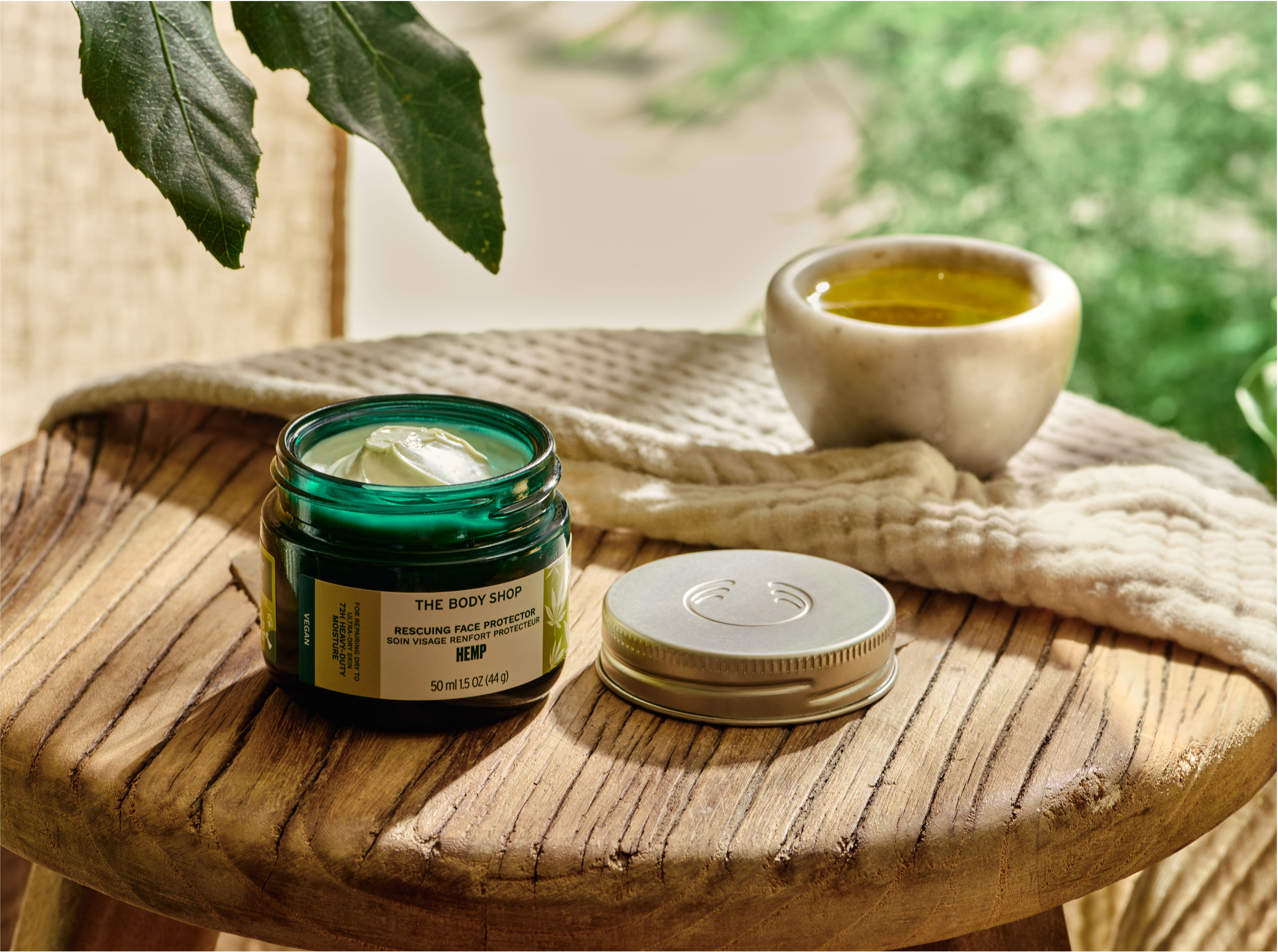 Защитный крем для лица с маслом семян конопли